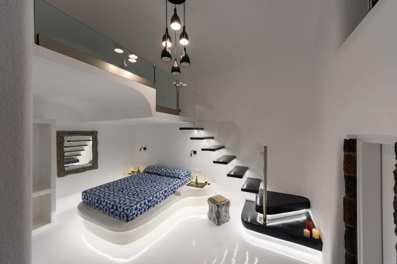 Santorini Traditional Apt With Private Hot Tub Leilighet Fira  Eksteriør bilde