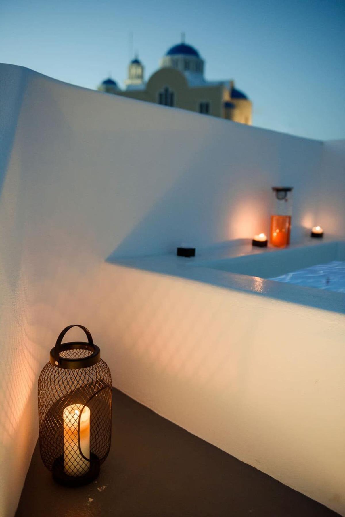 Santorini Traditional Apt With Private Hot Tub Leilighet Fira  Eksteriør bilde