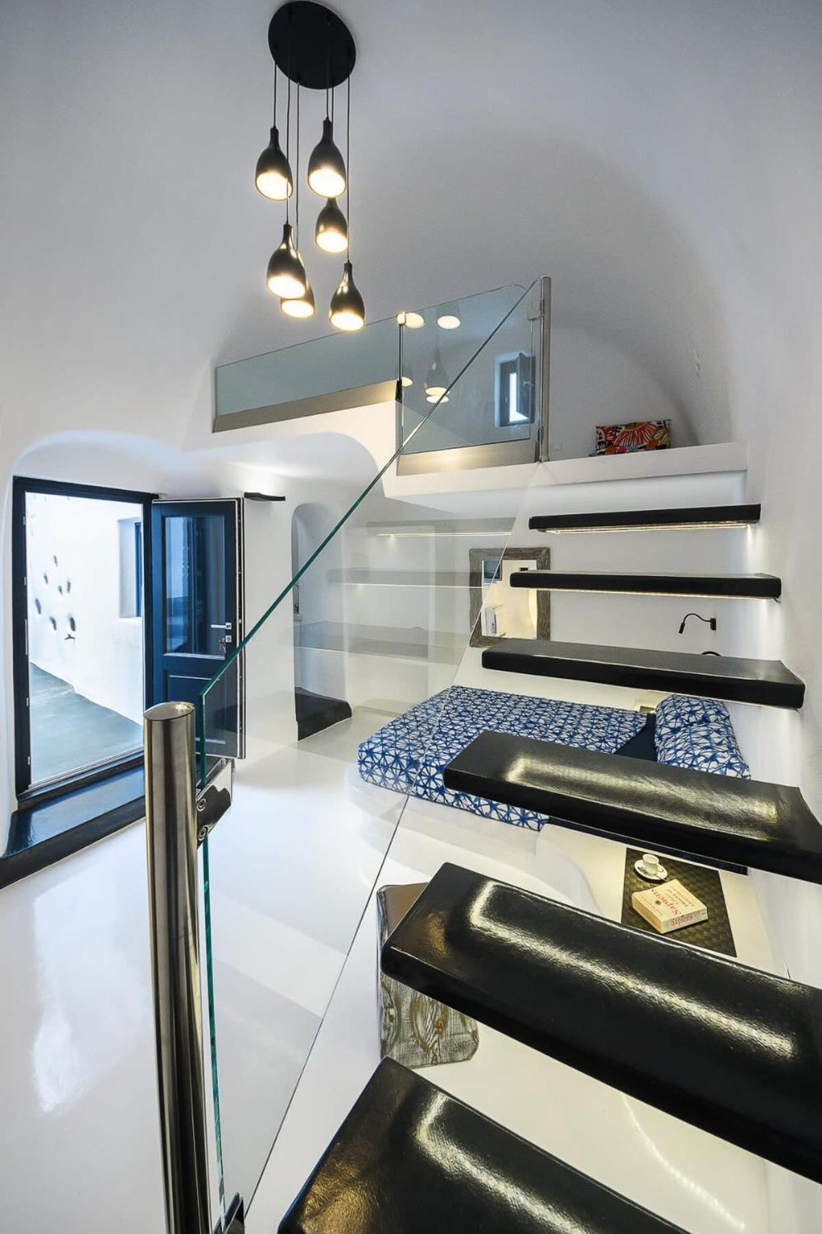Santorini Traditional Apt With Private Hot Tub Leilighet Fira  Eksteriør bilde