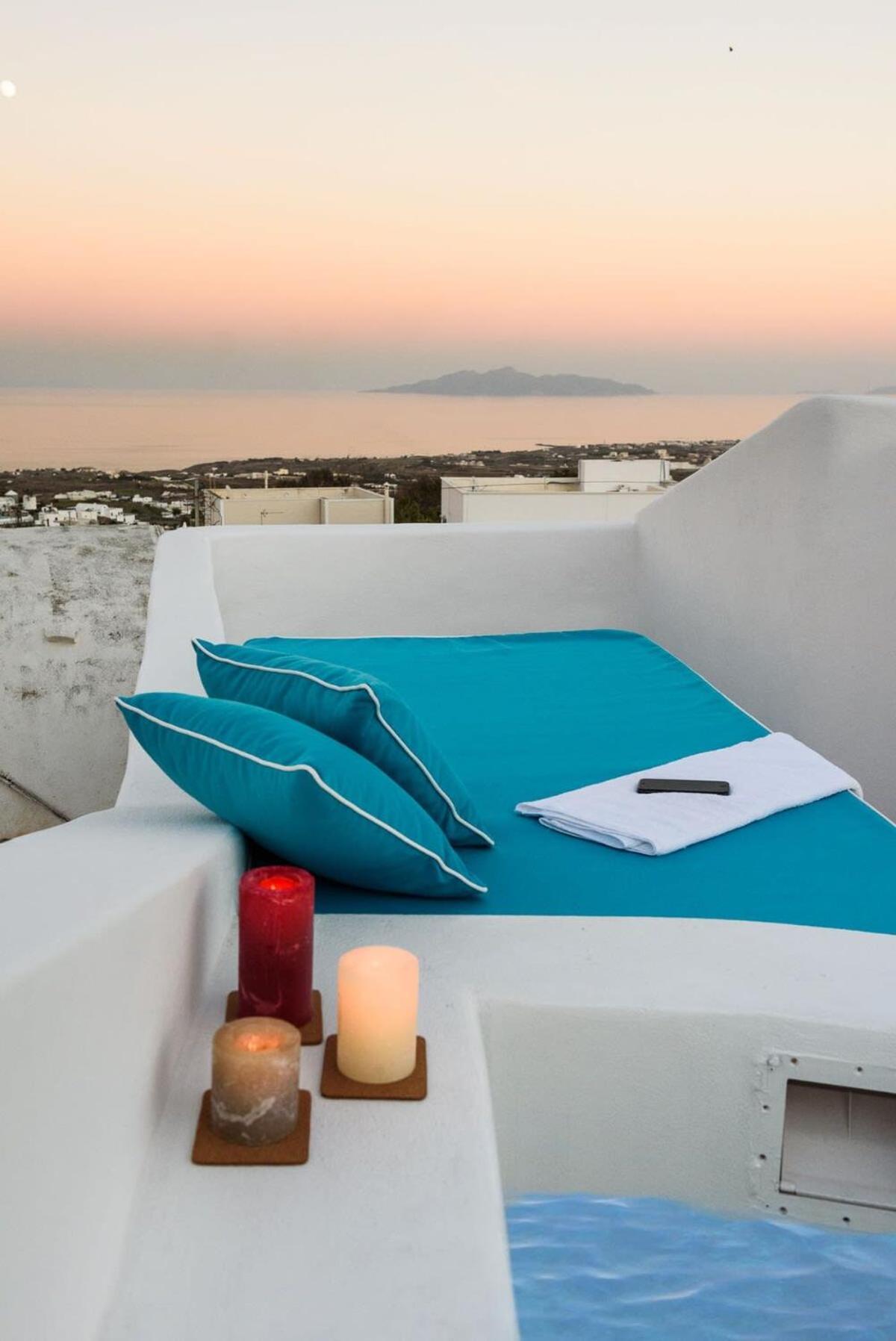 Santorini Traditional Apt With Private Hot Tub Leilighet Fira  Eksteriør bilde